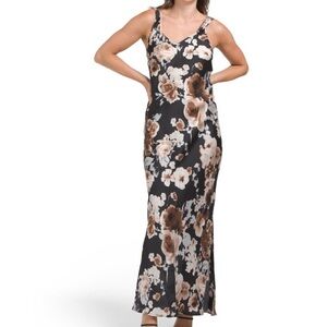 Gilli Sleeveless Floral Maxi Dress
